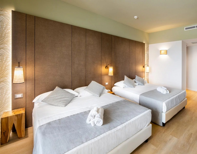 media.Slide-Camera-Queen-Room-con-Roof-garden-01-Hotel-Life-Rimini