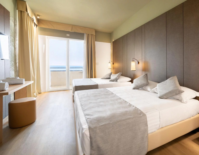 media.Slide-Camera-Queen-Room-01-Hotel-Life-Rimini