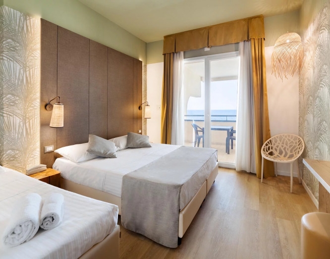 media.Slide-Camera-Queen-Room-03-Hotel-Life-Rimini