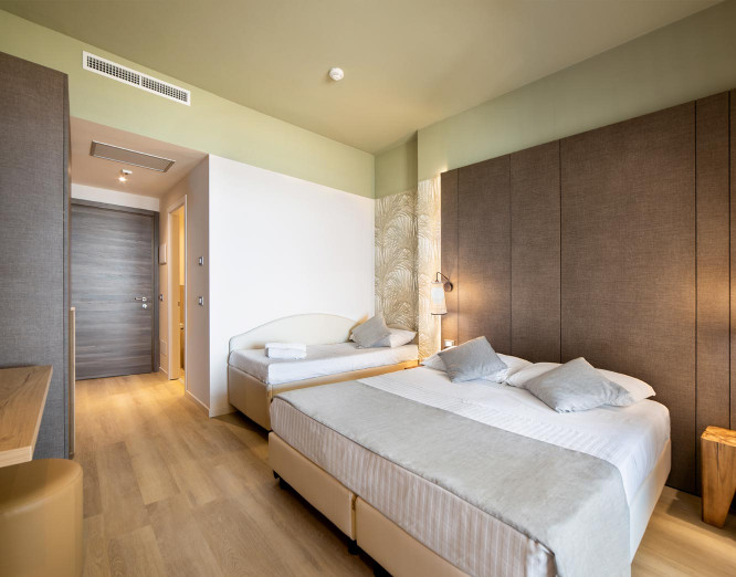 media.Gallery-Camera-Queen-Room-04-Hotel-Life-Rimini