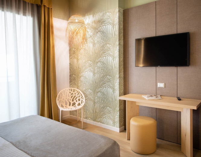 media.Gallery-Camera-Queen-Room-05-Hotel-Life-Rimini