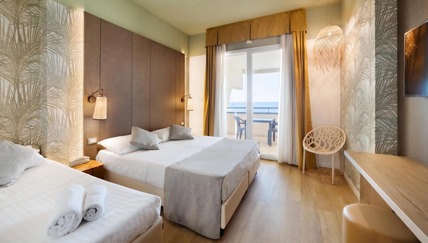 media.Slide-Camera-Queen-Room-03-Hotel-Life-Rimini