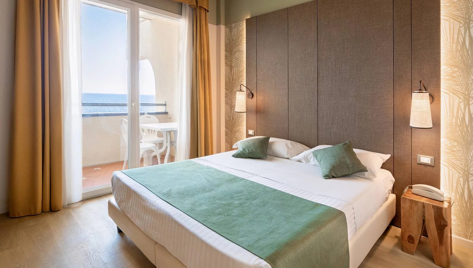 media.Offerta-giugno-da-re-camera-vista-mare-Hotel-Life-Rimini