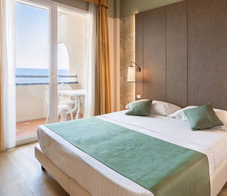 media.Offerta-giugno-da-re-camera-vista-mare-Hotel-Life-Rimini